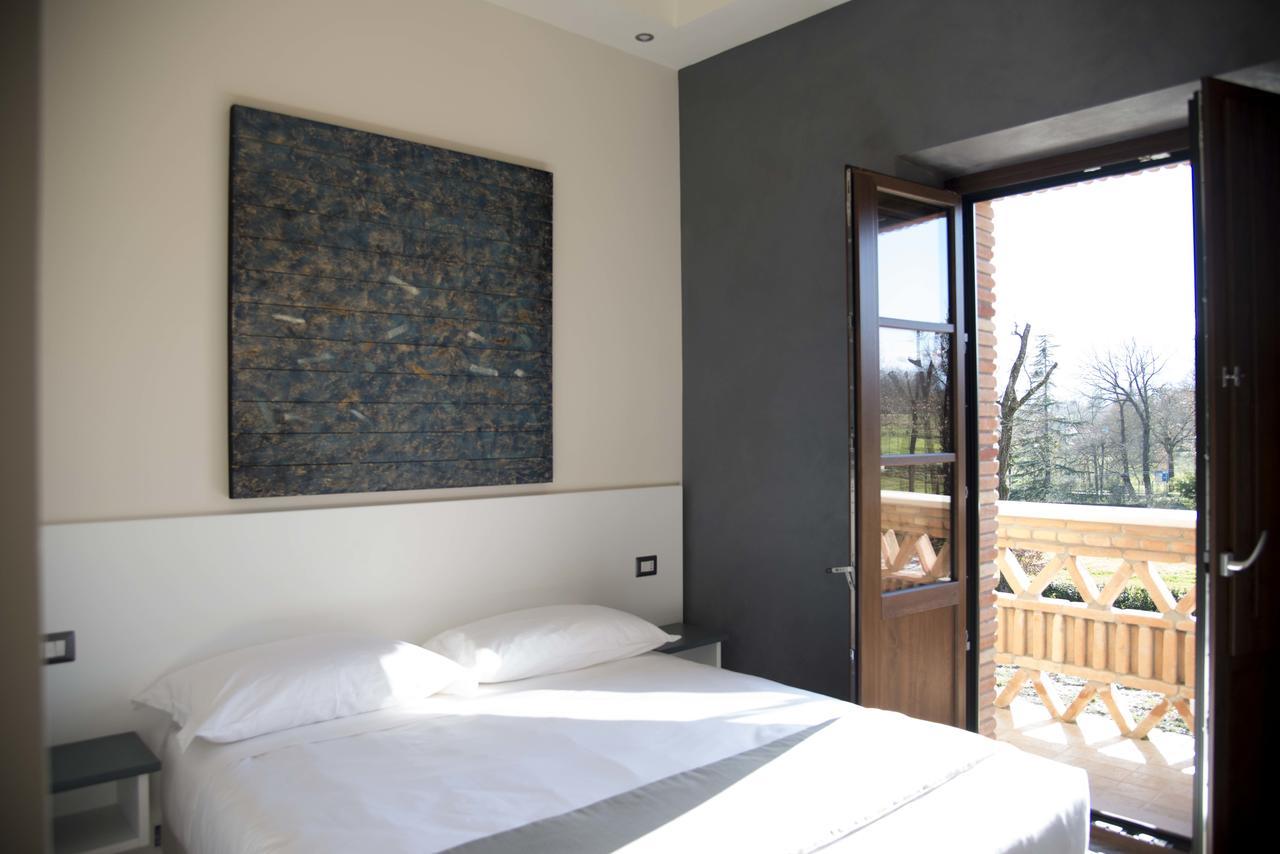 La Tenuta Di Trimalcione Pofi Buitenkant foto