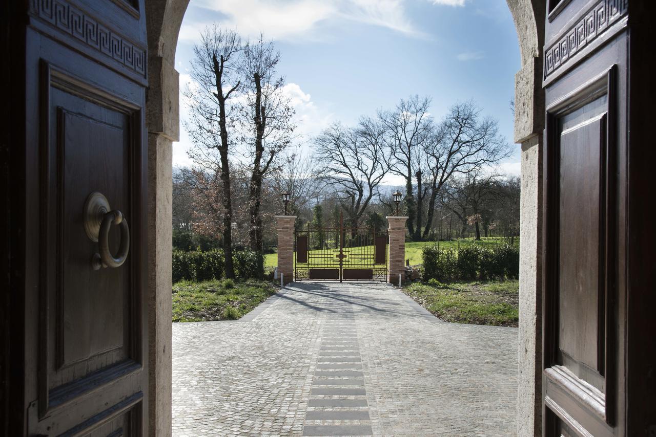 La Tenuta Di Trimalcione Pofi Buitenkant foto